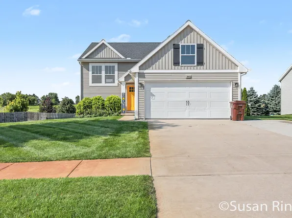 282 Vansen Dr, Kent City, MI 49330