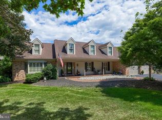 231 Farmstead Ln, Lititz, PA 17543