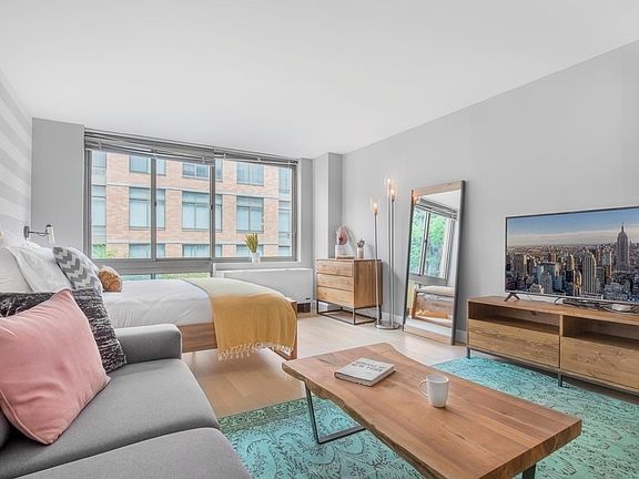 3rd image of 130 W 15th St APT 9F