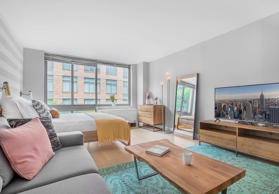 1st image of 130 W 15th St Penthouse J