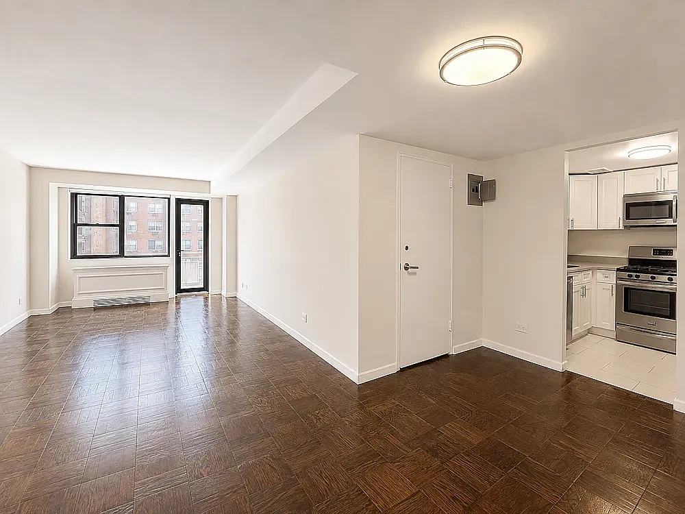 305 East 86th Street — Photo 3