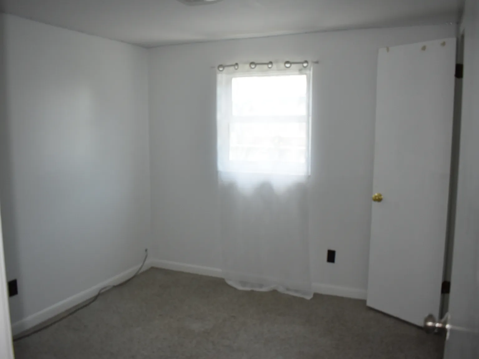 3 bed, 1.5 bath, 840 sqft, $1,990 — Photo 2