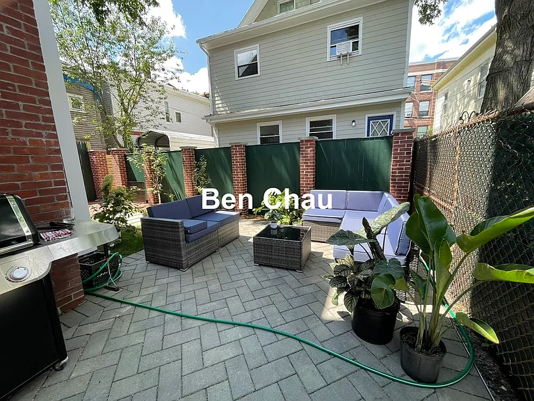 208 Windsor St — Photo 20