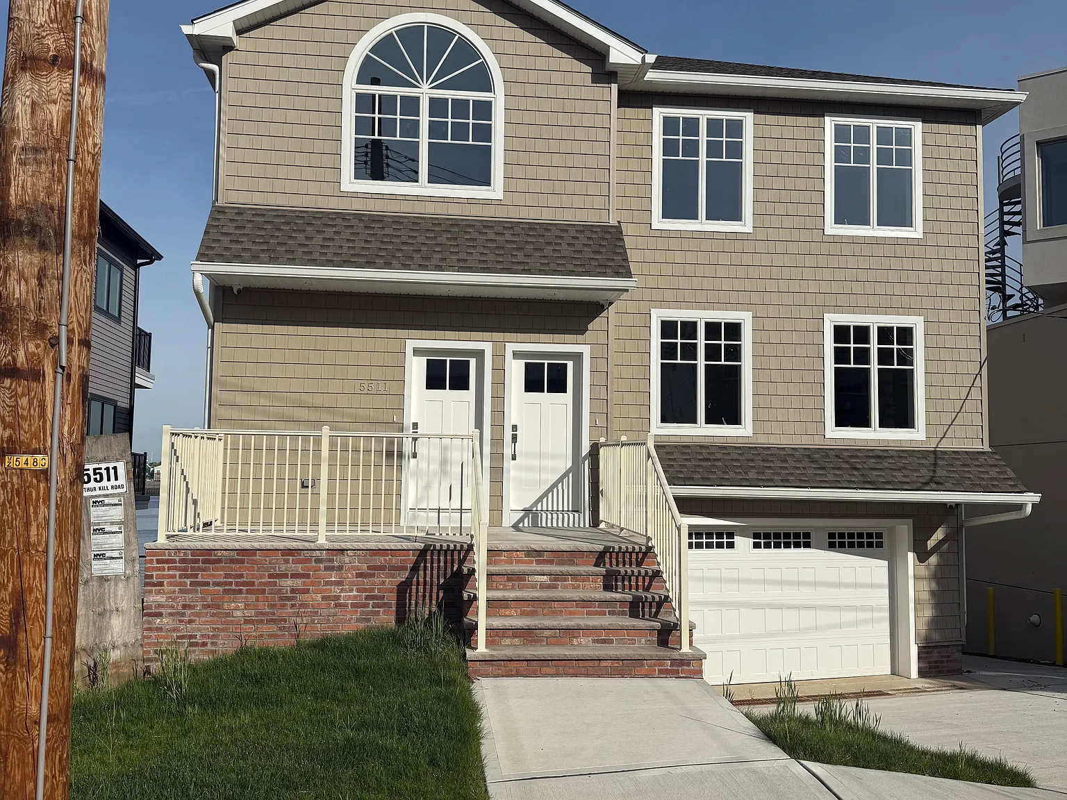 4 bed, 2500 sqft, $4,799 — Photo 2