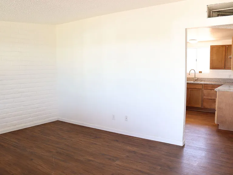 1052 S Chaparral Cir — Photo 3