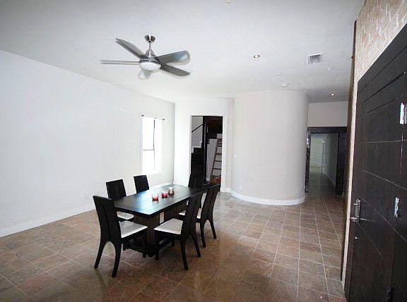 3rd image of 105 E Esperanza St #C