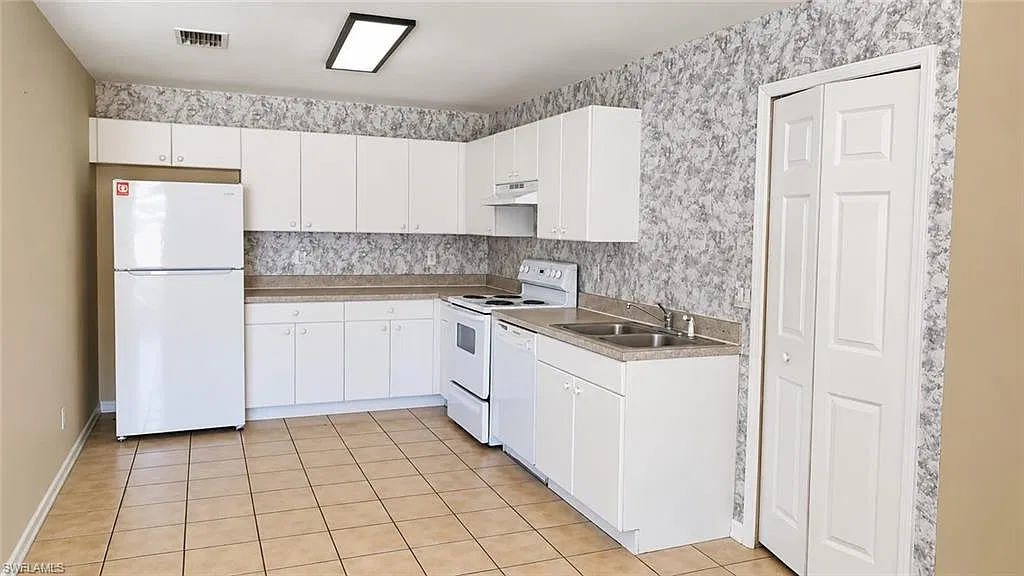 3 bed, 2.0 bath, 1114 sqft, $1,900 — Photo 3