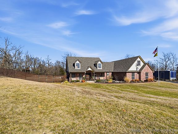 2nd image of 3635 E 430th Rd