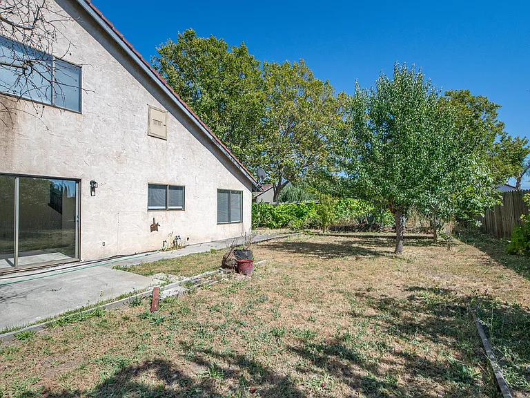 321 Brookshire Ct — Photo 37