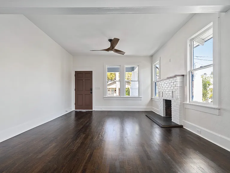 905 E Saint Clair St — Photo 5