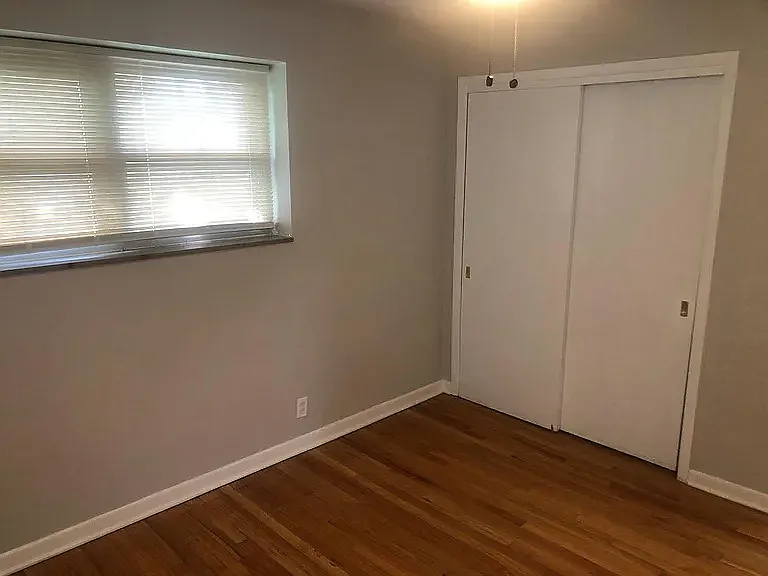 3 bed, 1.5 bath, 889 sqft, $1,600 — Photo 3