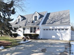 888 Shady Ln, Aurora, IL 60506