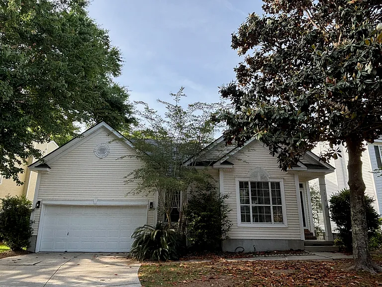 1715 Crystal Lake Dr — Photo 1
