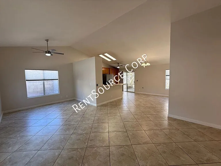 2501 Summerchase Ave — Photo 3