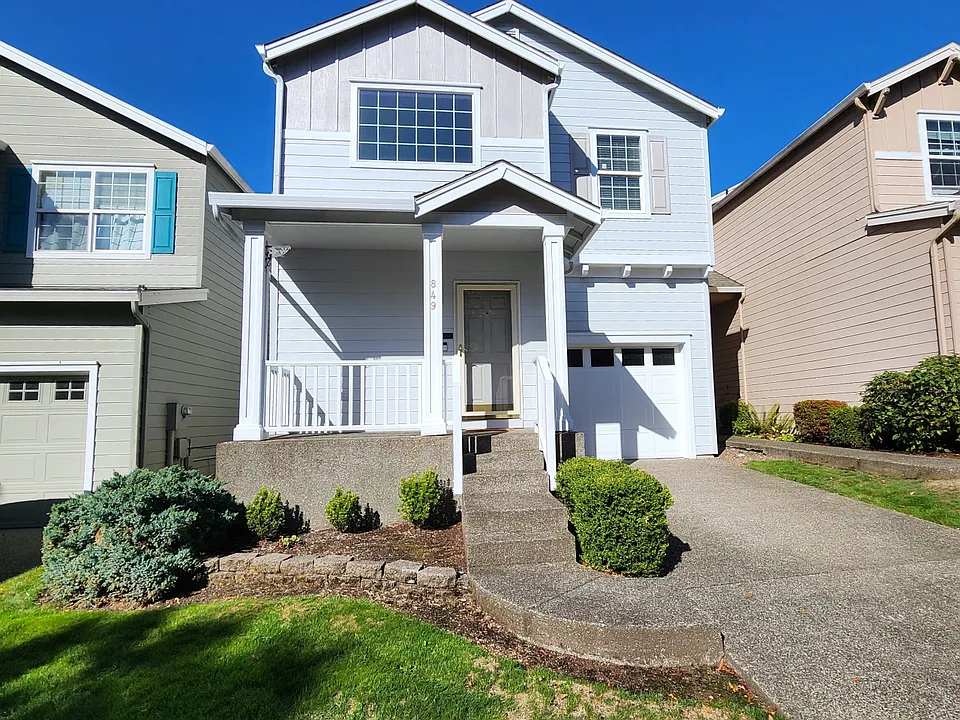849 NW Forest Creek Dr