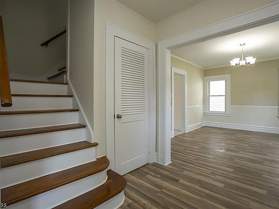 5th image of 141 Sanford St