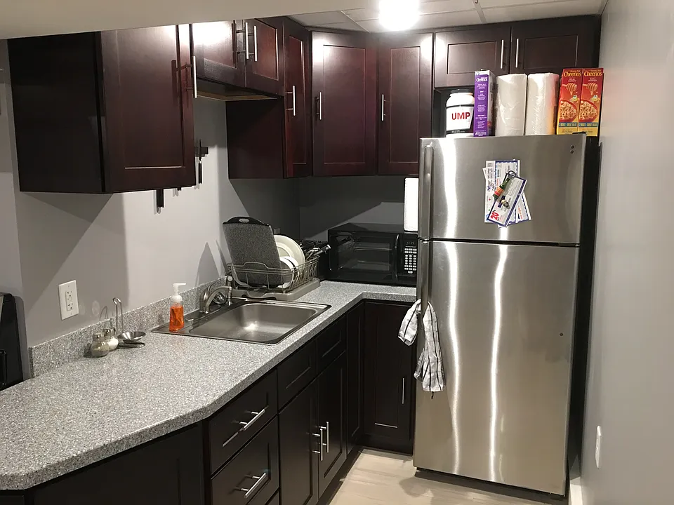 1810 W Genesee St #3