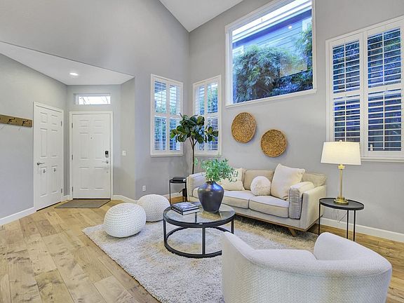 4th image of 565 Almanor Street