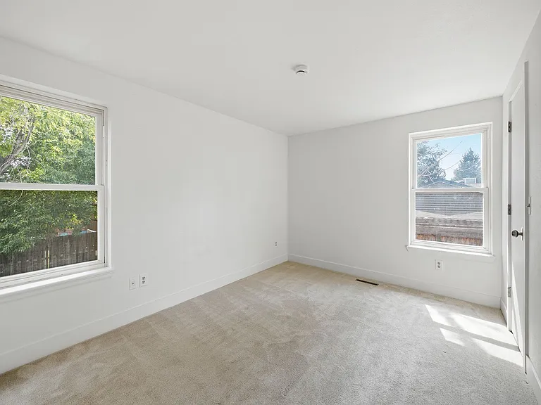 2742 Pampas Dr — Photo 9