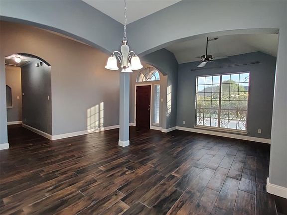 4th image of 2040 Glencoe Dr