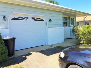5 Bolans Ct, Toms River, NJ 08757