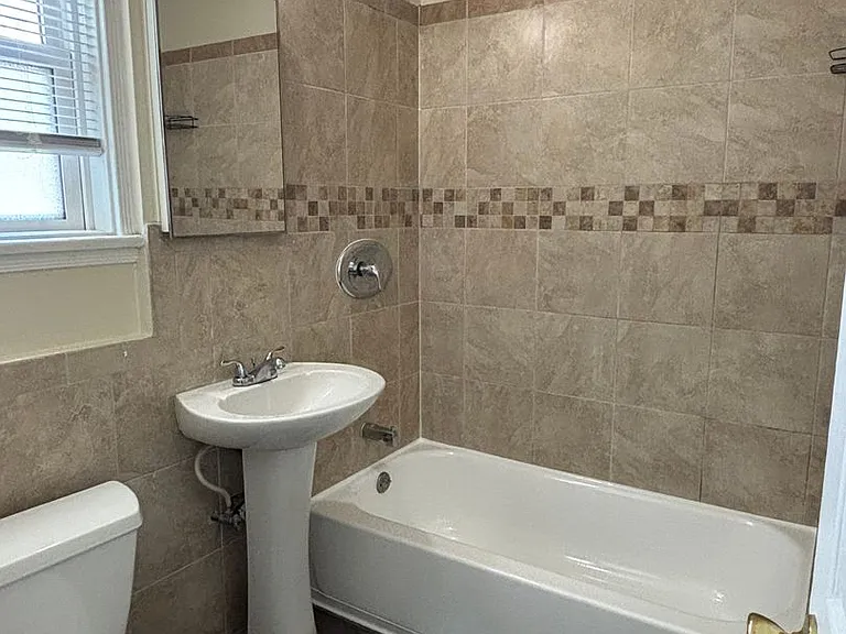 4542 N Lakewood Blvd. — Photo 42