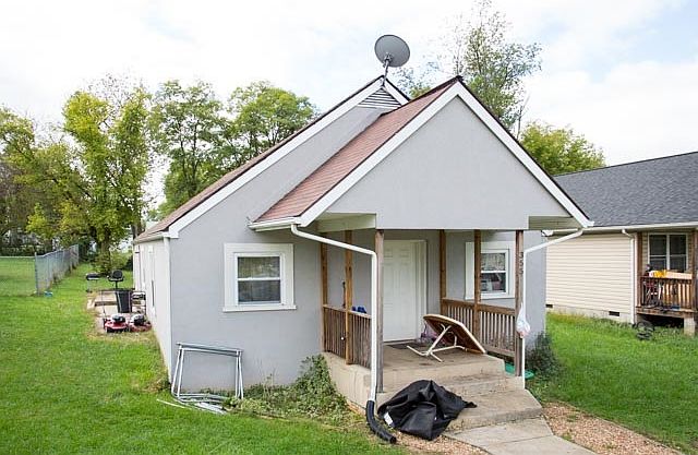 2nd image of 355 Effinger St