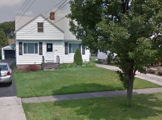 17501 McCracken Rd, Maple Heights, OH 44137