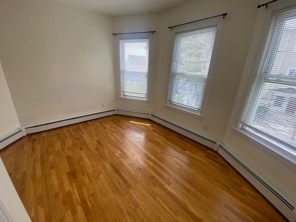 4th image of 21 Rossmore St