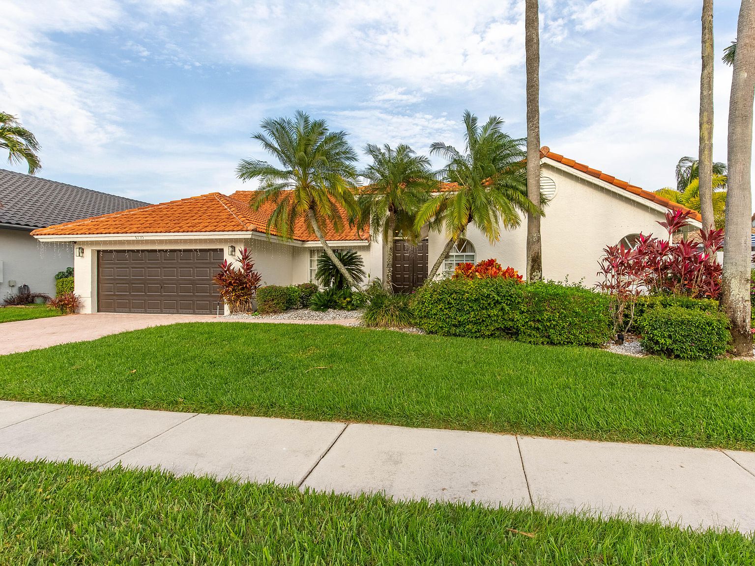 6155 Golf Villas Drive