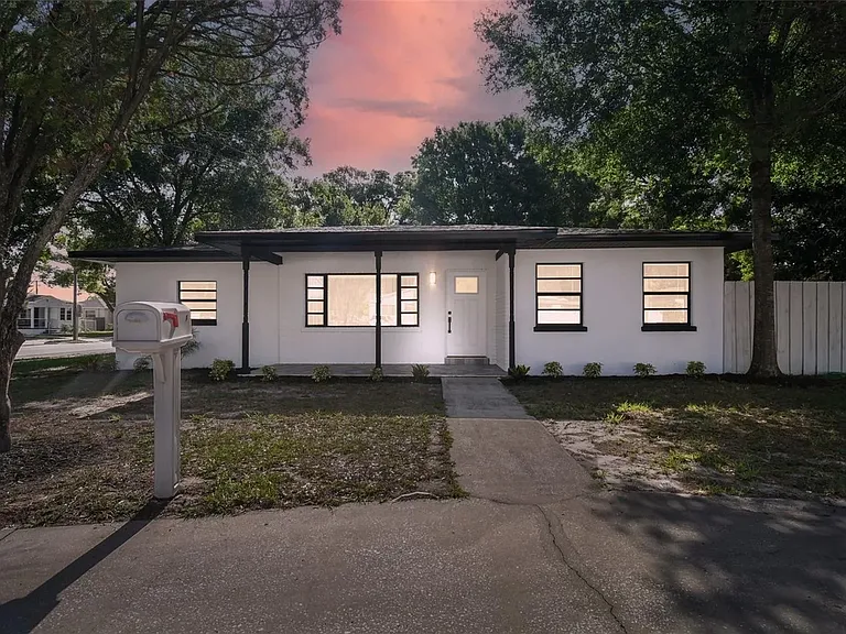 1605 N Gomez Ave — Photo 2