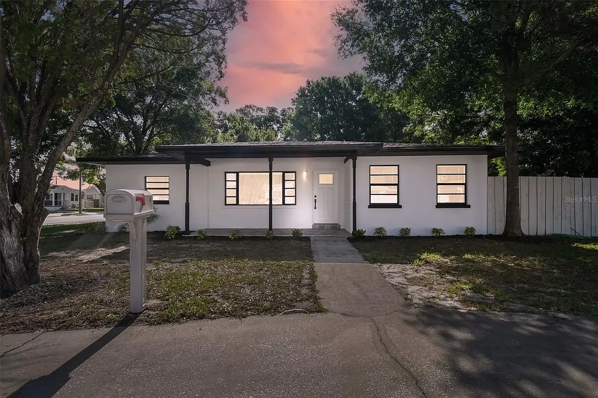 Building Photo - 1605 N Gomez Ave