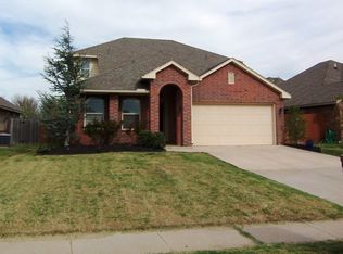 7728 Meadow Lake Dr, Yukon, OK 73099