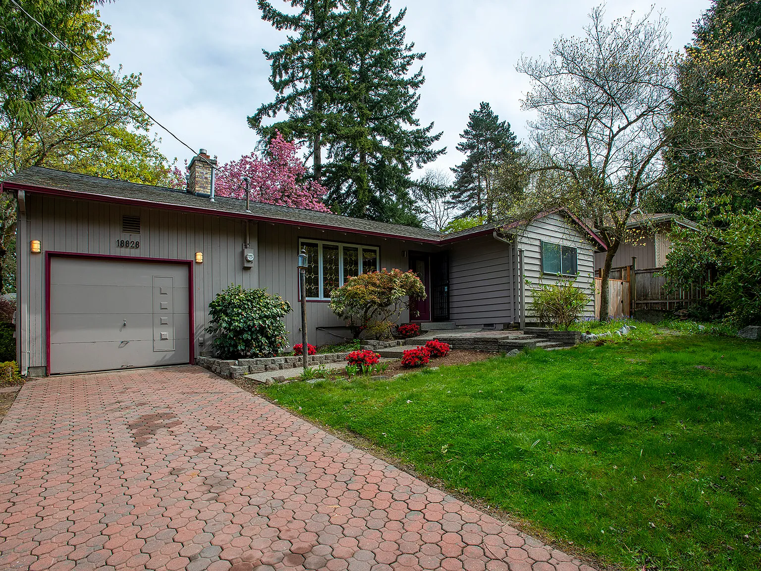 4 bed, 2.5 bath, 1800 sqft, $3,750 — Photo 3