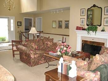 3rd image of 95 Royal Oak Dr