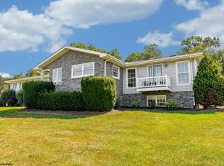 203 Foothills Ln, Morgantown, WV 26508