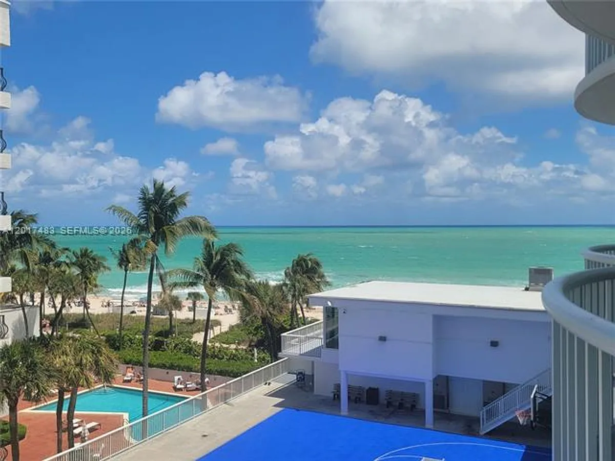 Building Photo - 5401 Collins Ave #307