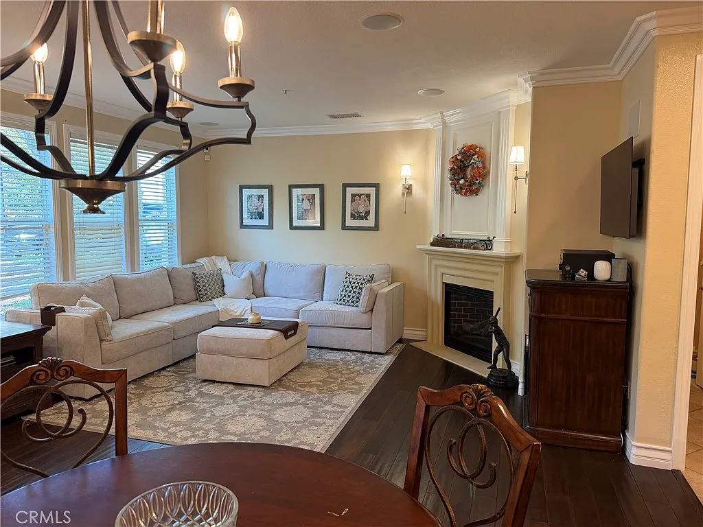 3 bed, 2.5 bath, 1460 sqft, $4,250 — Photo 3