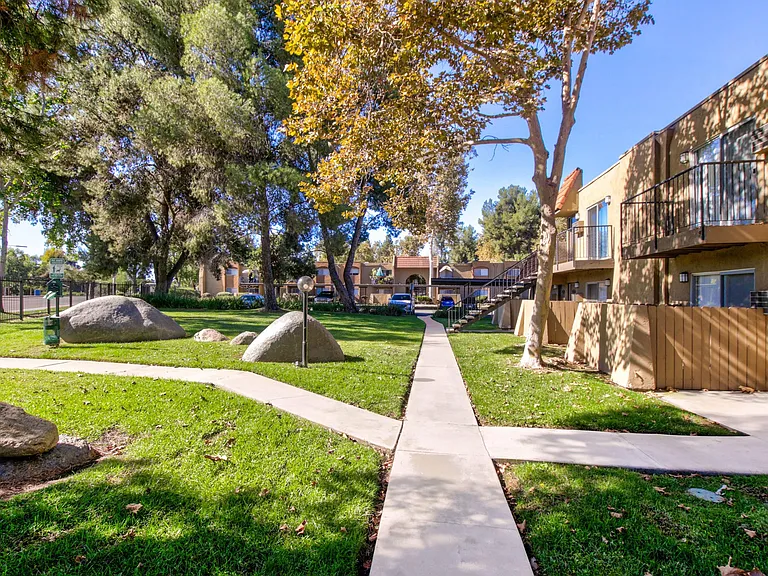 Woodlake — Photo 4