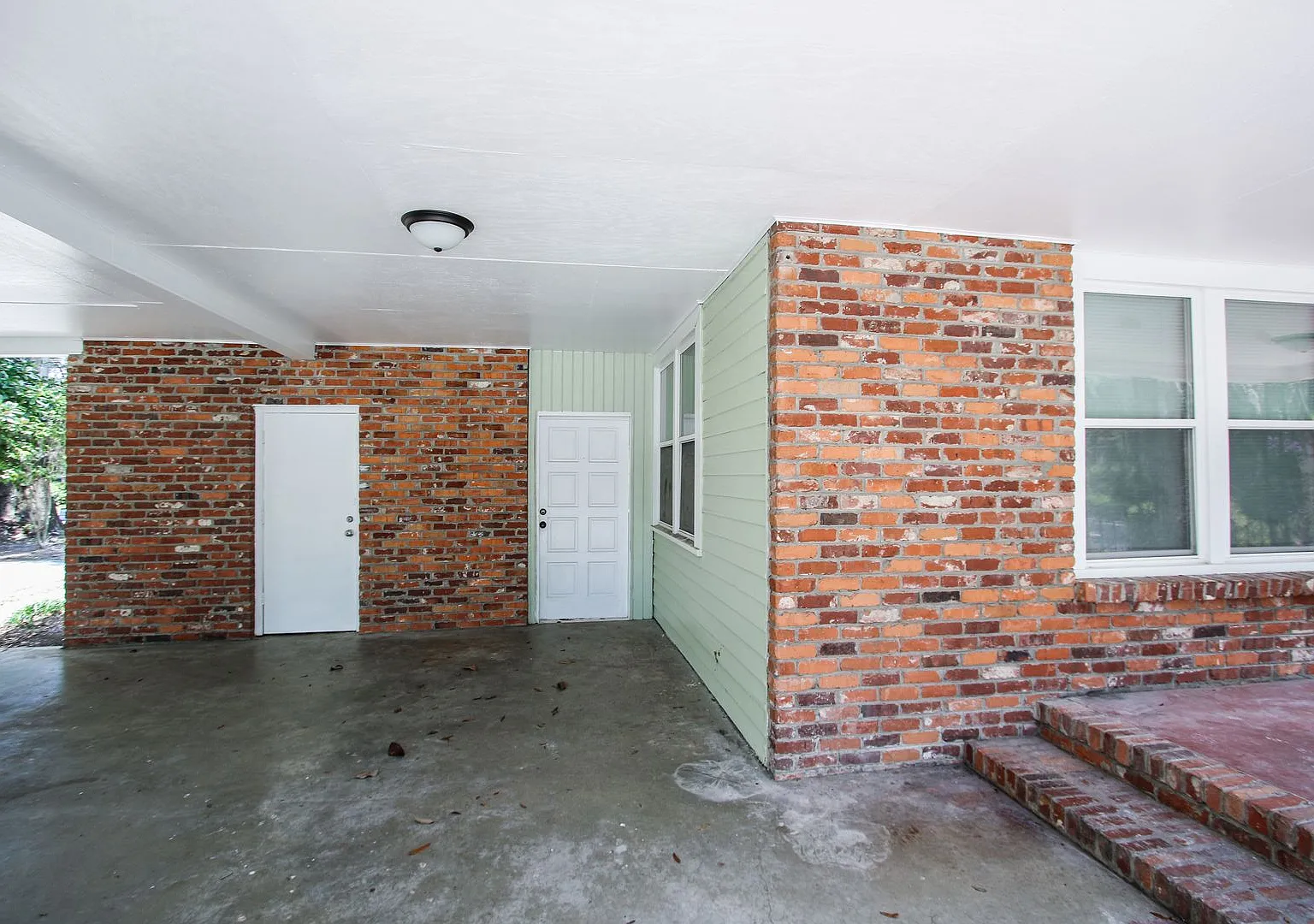 Spacious 4 Bedroom, 2.5 Bath Home in Savannah, GA — Photo 2