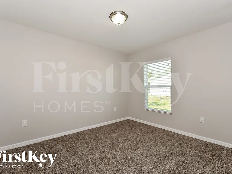 1195 Desmond St — Photo 16