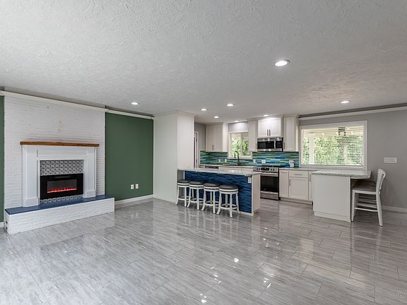 3rd image of 29889 Riverview Dr