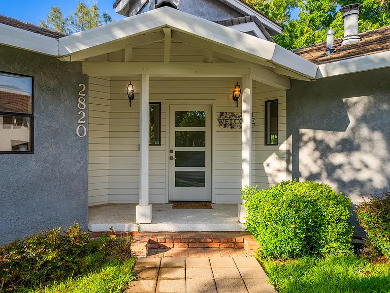2820 Panorama Dr — Photo 3