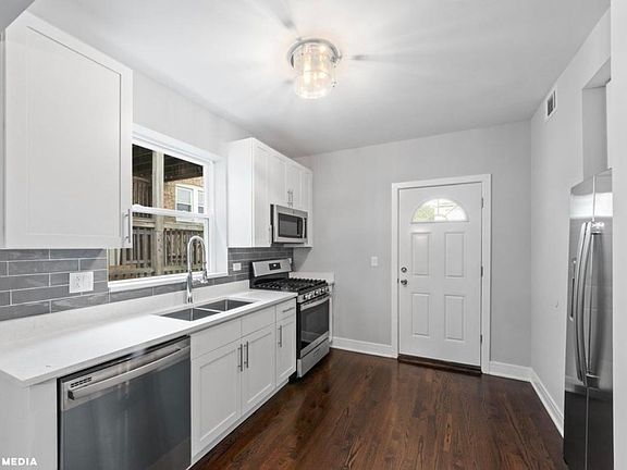 5th image of 2650 W Lunt Ave Suite 2