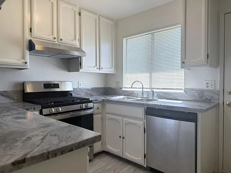 1310 Loughborough Dr — Photo 11