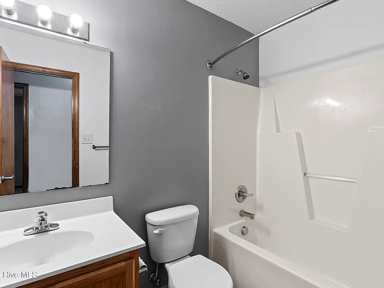 103 Nicole Ct — Photo 16