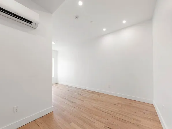 897 New York Avenue image 4 of 6