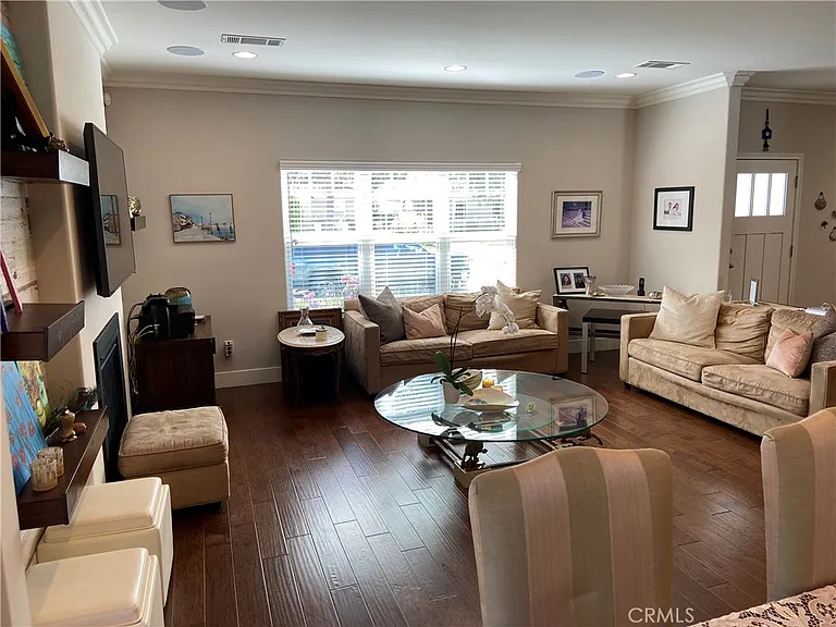 4470 Stansbury Ave — Photo 18