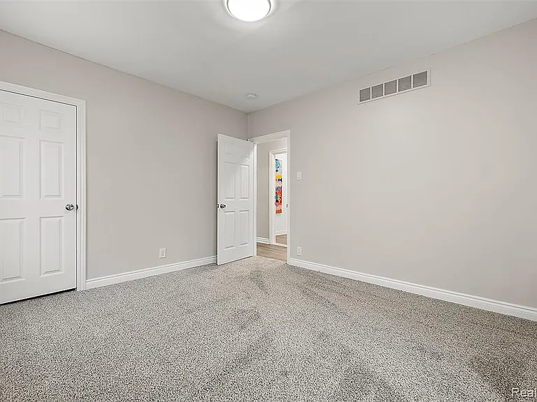 2080 Gladstone St #1 — Photo 22
