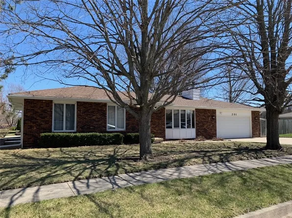 201 S 14th Ave, Winterset, IA 50273